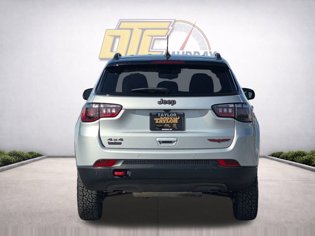 Used 2025 Jeep Compass Trailhawk image 6