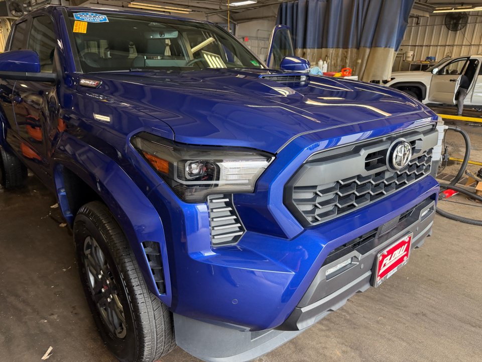 Used 2025 Toyota Tacoma TRD Sport w/ TRD Sport Upgrade Package AWD/4WD image 28