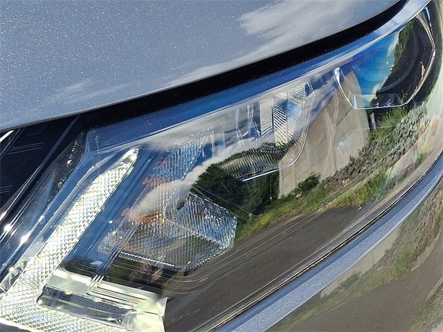 Used 2021 Nissan Rogue Sport SV image 9