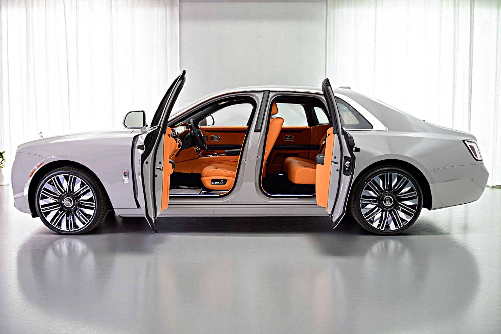 Used 2025 Rolls-Royce Ghost AWD/4WD image 5
