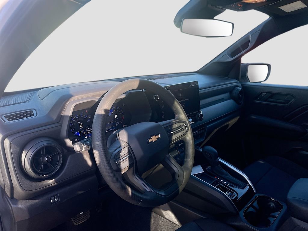 Used 2025 Chevrolet Colorado W/T image 9