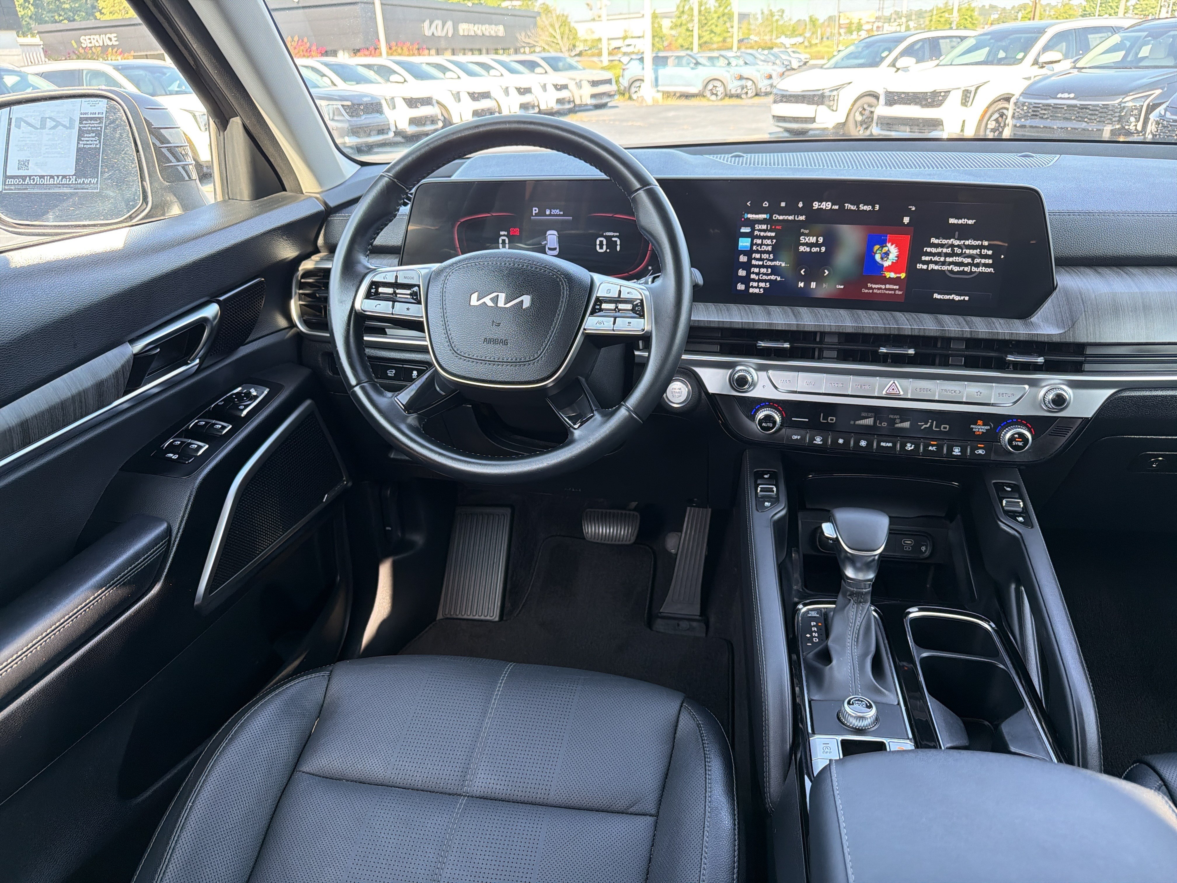 Used 2023 Kia Telluride EX w/ EX Captain's Chair Package FWD image 3