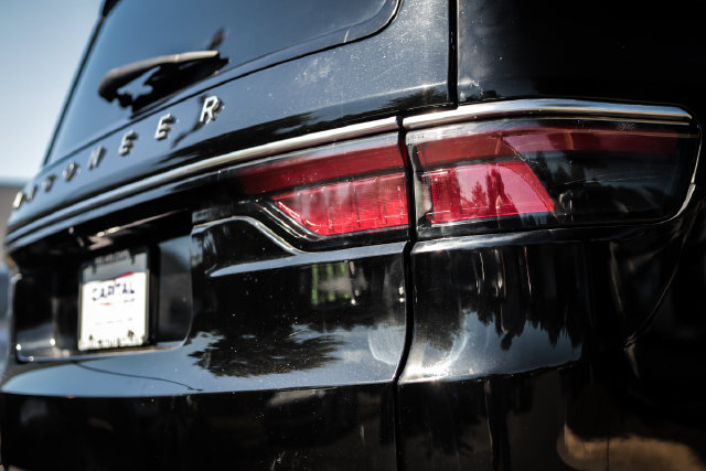 Used 2022 Jeep Wagoneer Series III w/ Premium Group I AWD/4WD image 29