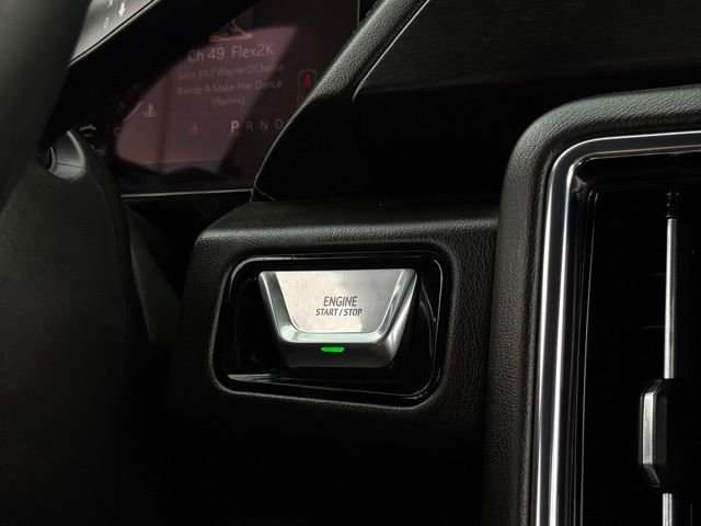 Used 2025 GMC Yukon XL Denali AWD/4WD image 26