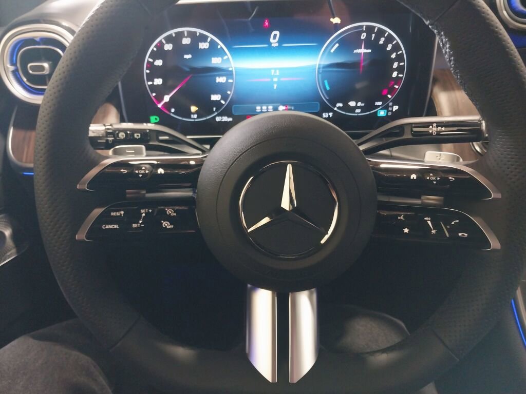 New 2025 Mercedes-Benz GLC 350e GLC 350e image 13