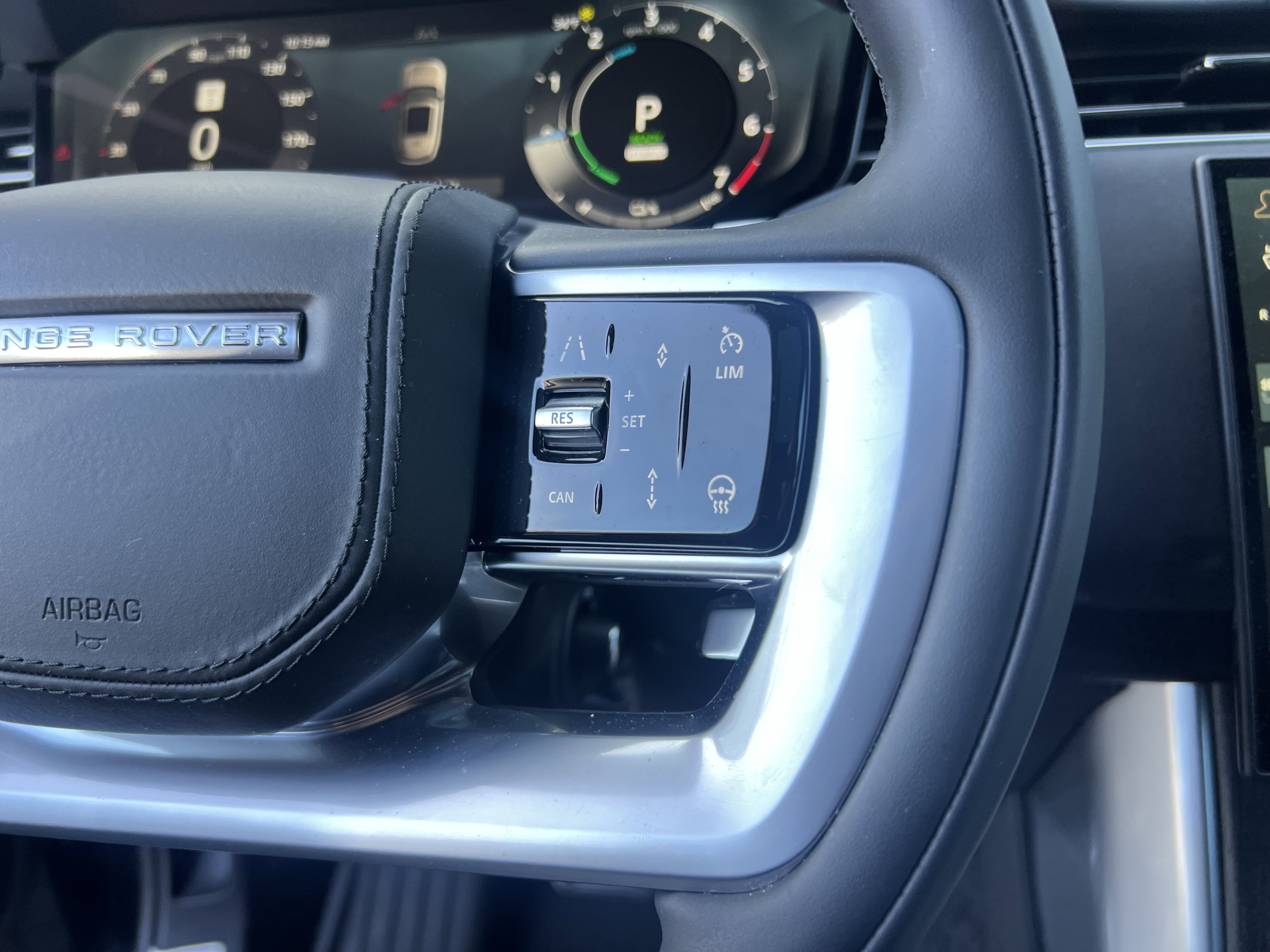 Used 2025 Land Rover Range Rover SE image 18