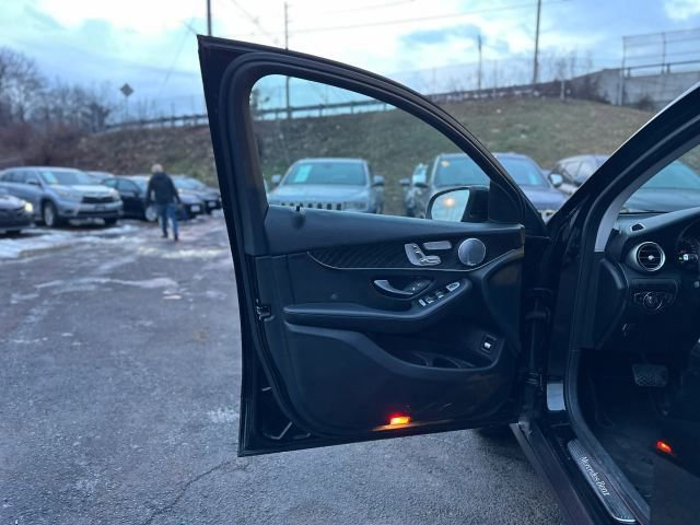 Used 2017 Mercedes-Benz GLC 300 4MATIC image 10