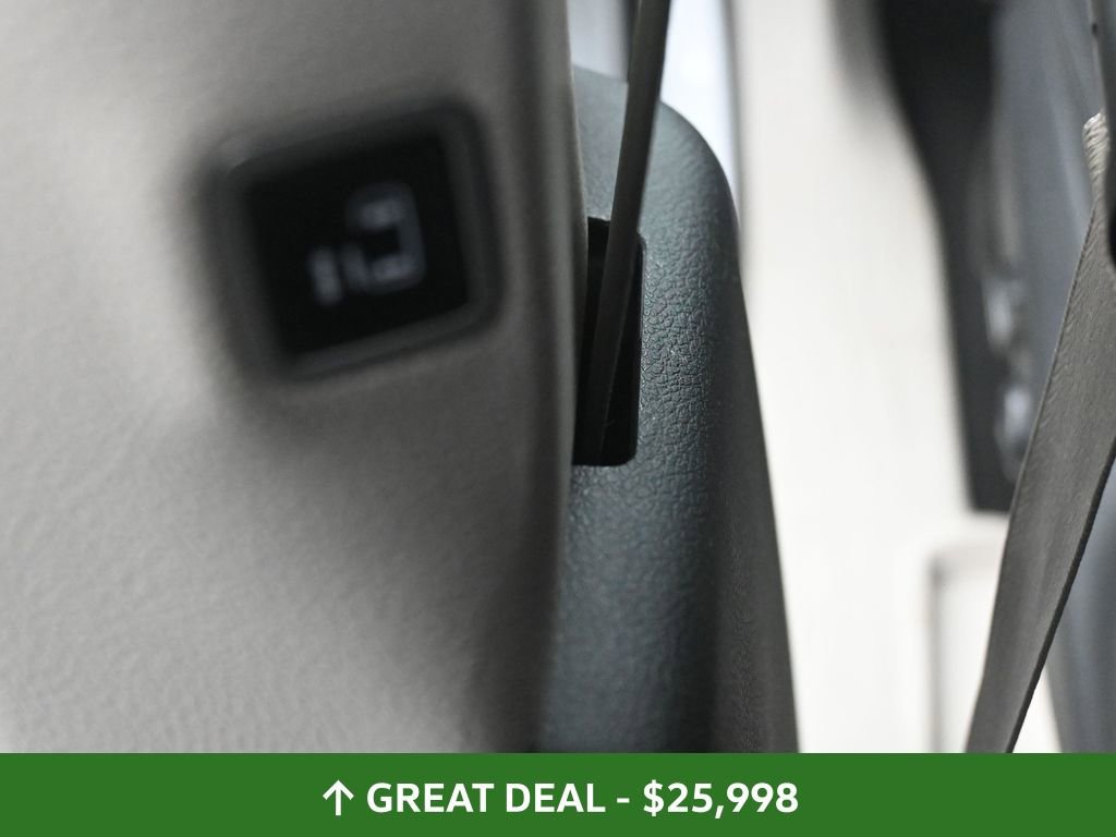 Used 2024 Chrysler Pacifica Touring-L image 19