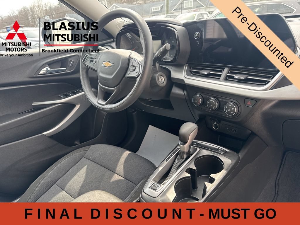 Used 2024 Chevrolet Trax LS FWD image 34