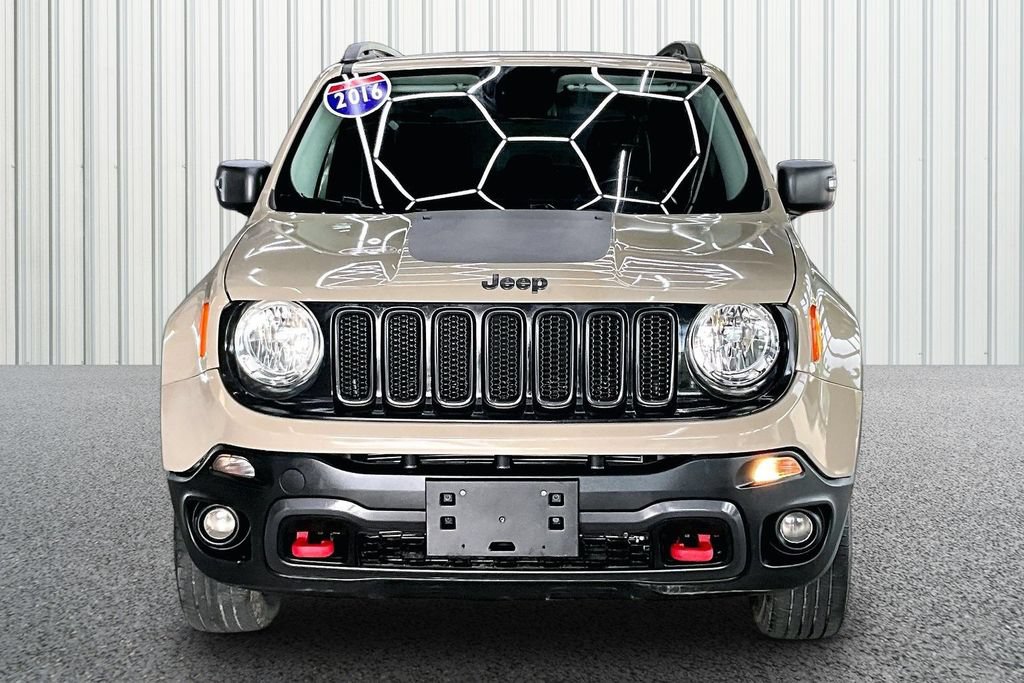 Used 2016 Jeep Renegade Trailhawk AWD/4WD image 2