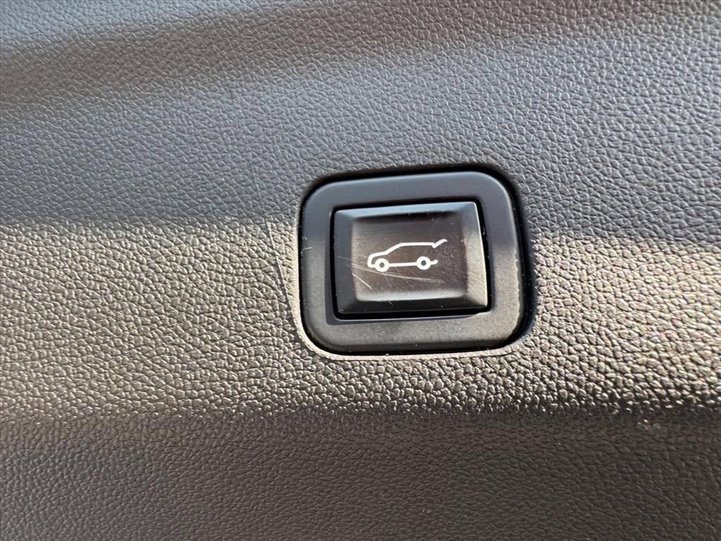 Used 2022 Chevrolet Suburban Premier AWD/4WD image 11