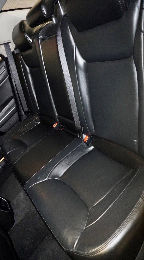 Used 2016 Chrysler 300 Limited w/ Driver Convenience Group image 5