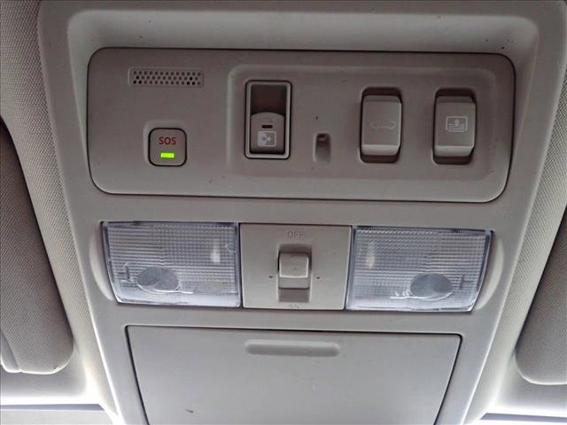 Used 2020 Nissan Titan SL w/ Moonroof Package image 25