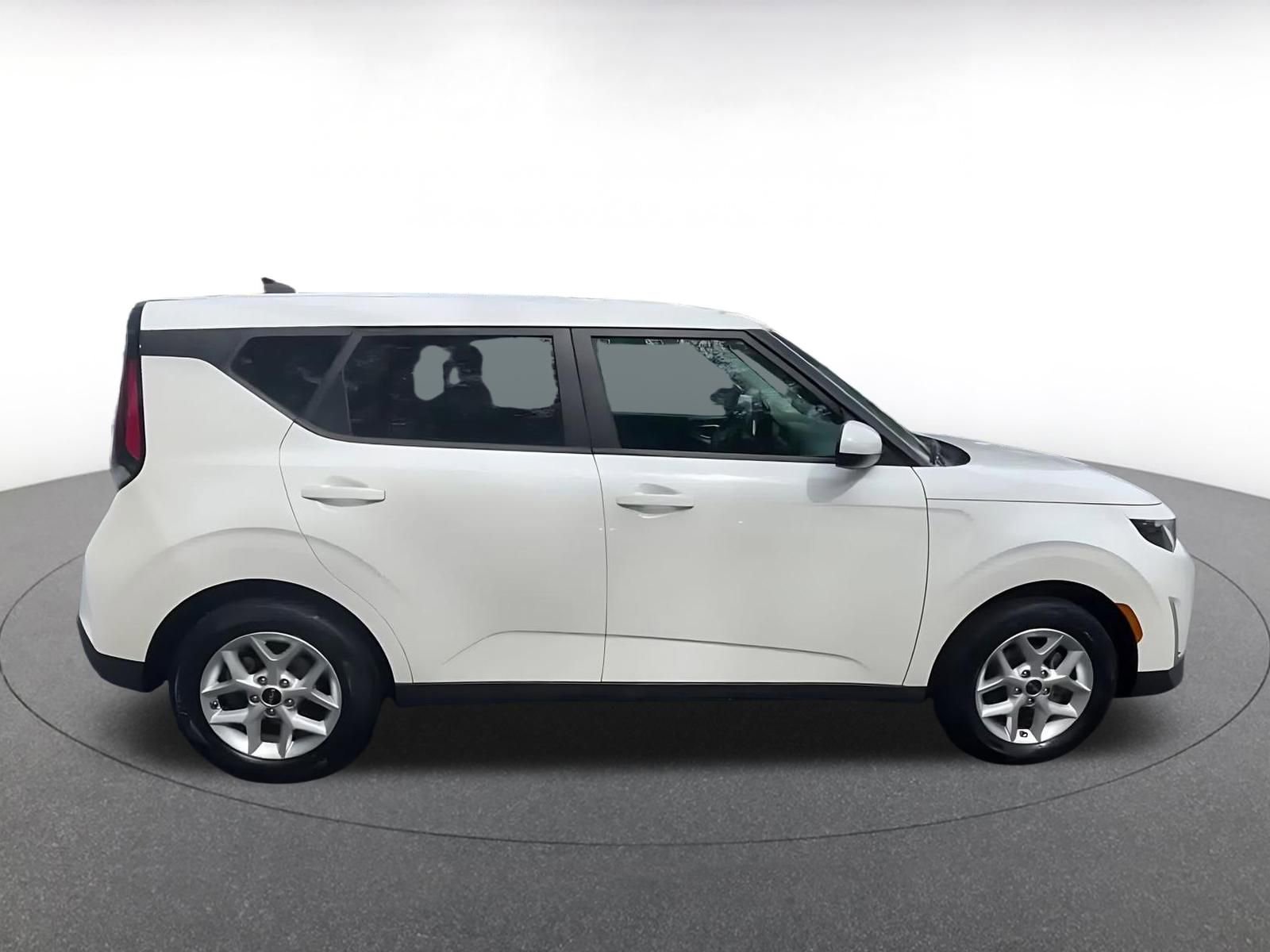 Used 2025 Kia Soul LX w/ LX Technology Package image 16