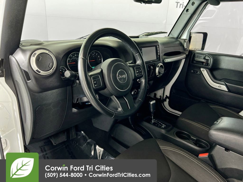 Used 2017 Jeep Wrangler Unlimited Sahara AWD/4WD image 3