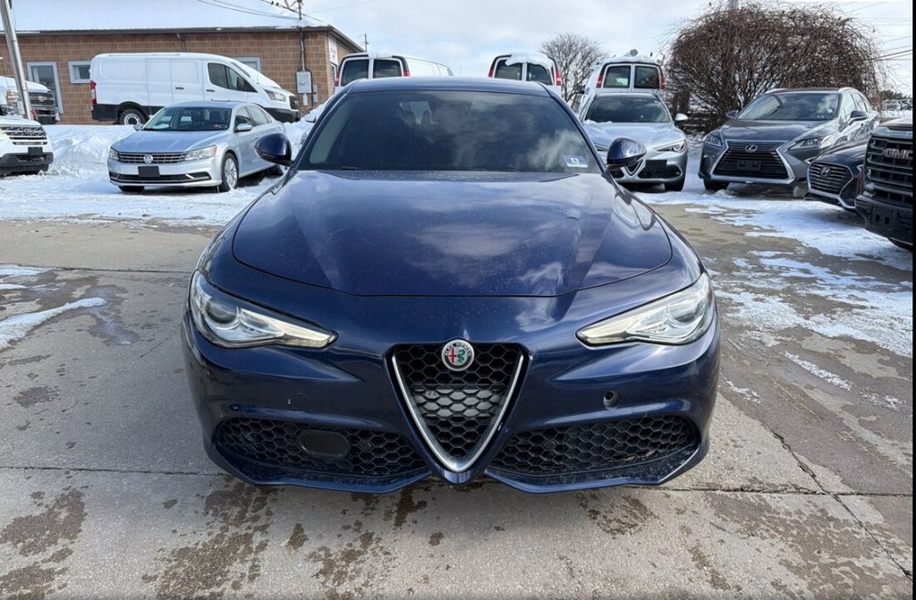 Used 2017 Alfa Romeo Giulia AWD image 2