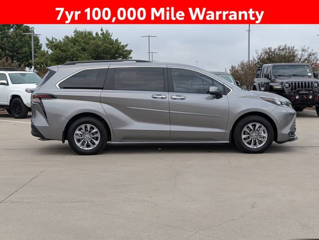 Certified 2026 Toyota Sienna XLE FWD image 4