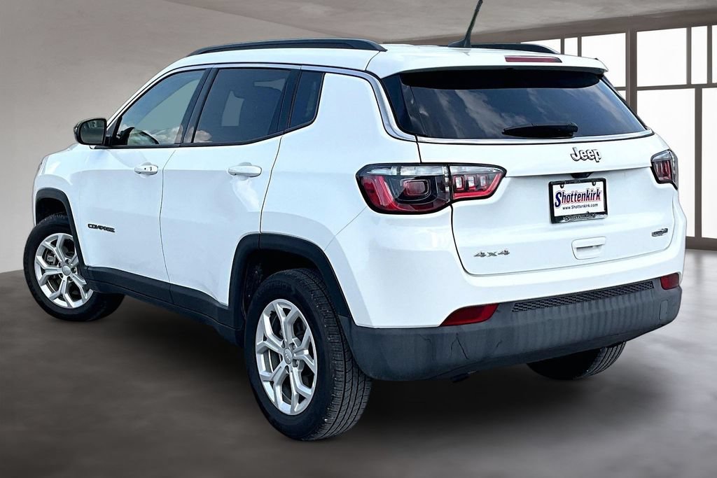 Used 2024 Jeep Compass Latitude AWD/4WD image 4