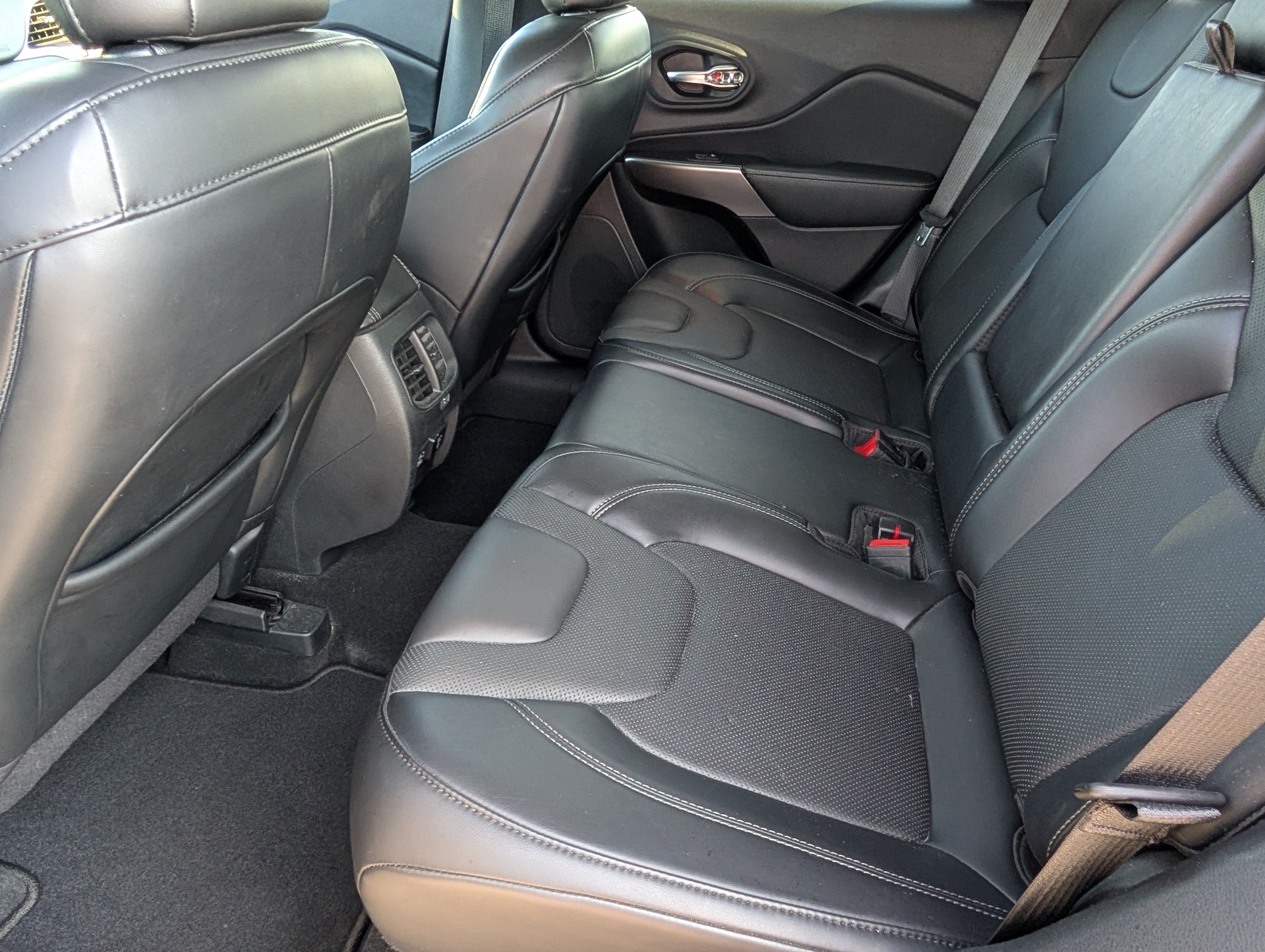 Used 2021 Jeep Cherokee Latitude Lux w/ Sun & Sound Group FWD image 13