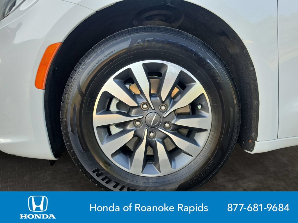 Used 2023 Chrysler Pacifica Limited FWD image 9