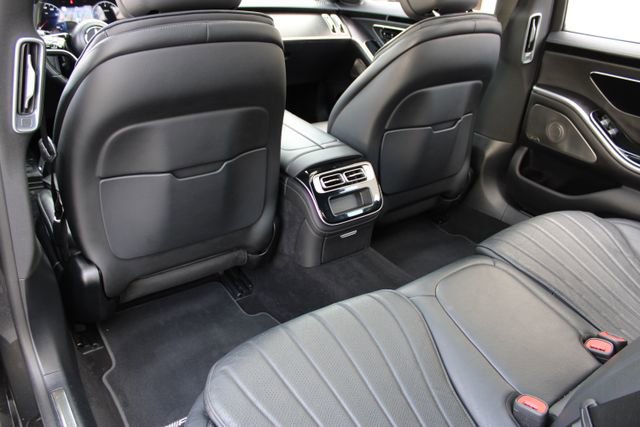 Used 2022 Mercedes-Benz S 500 4MATIC w/ AMG Line Package image 11