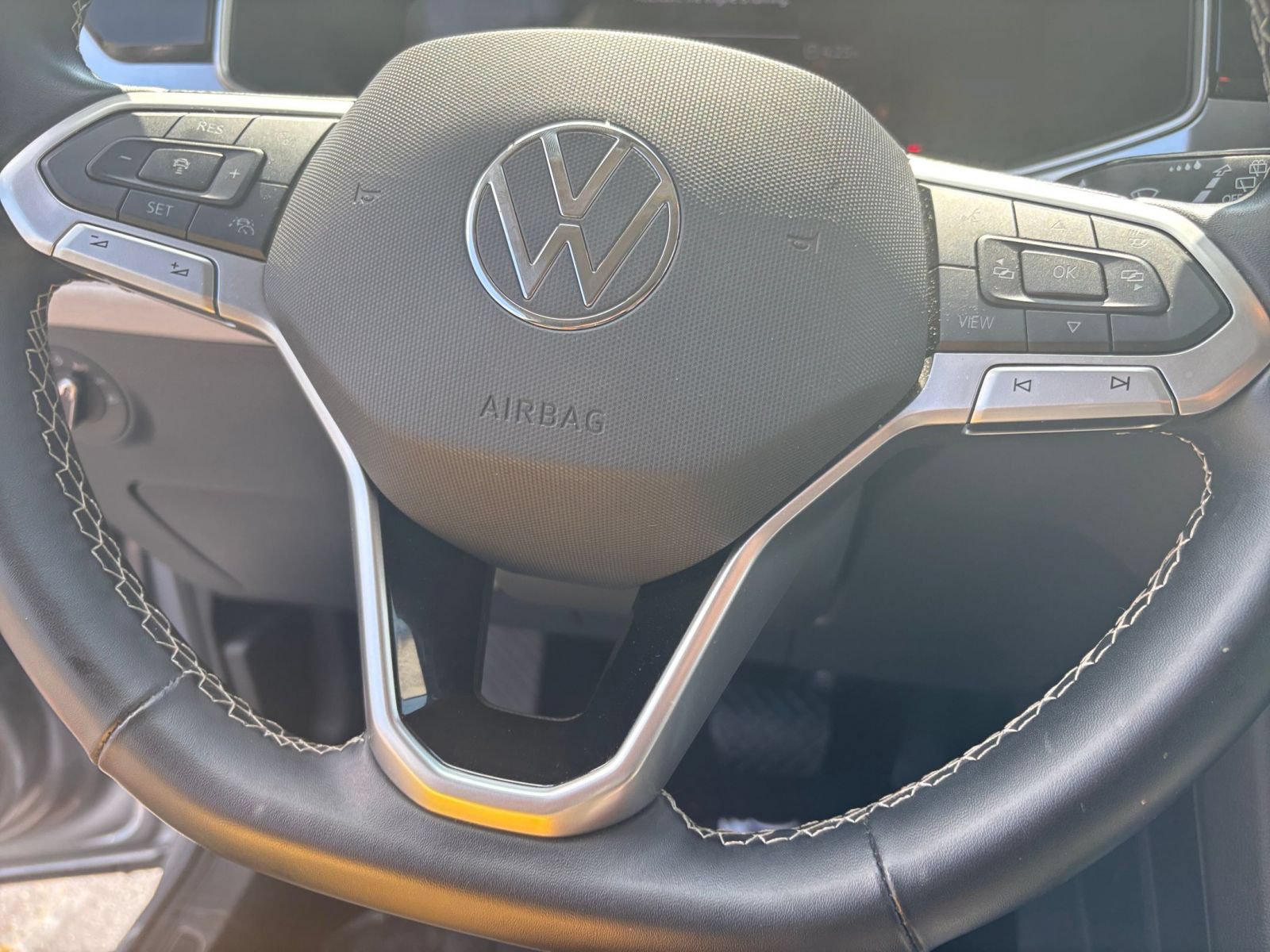 Used 2025 Volkswagen Taos SE FWD image 28