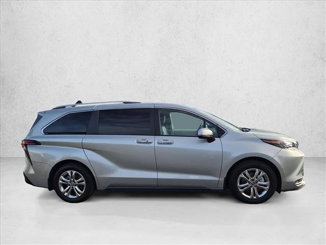 Used 2024 Toyota Sienna Platinum AWD/4WD image 4