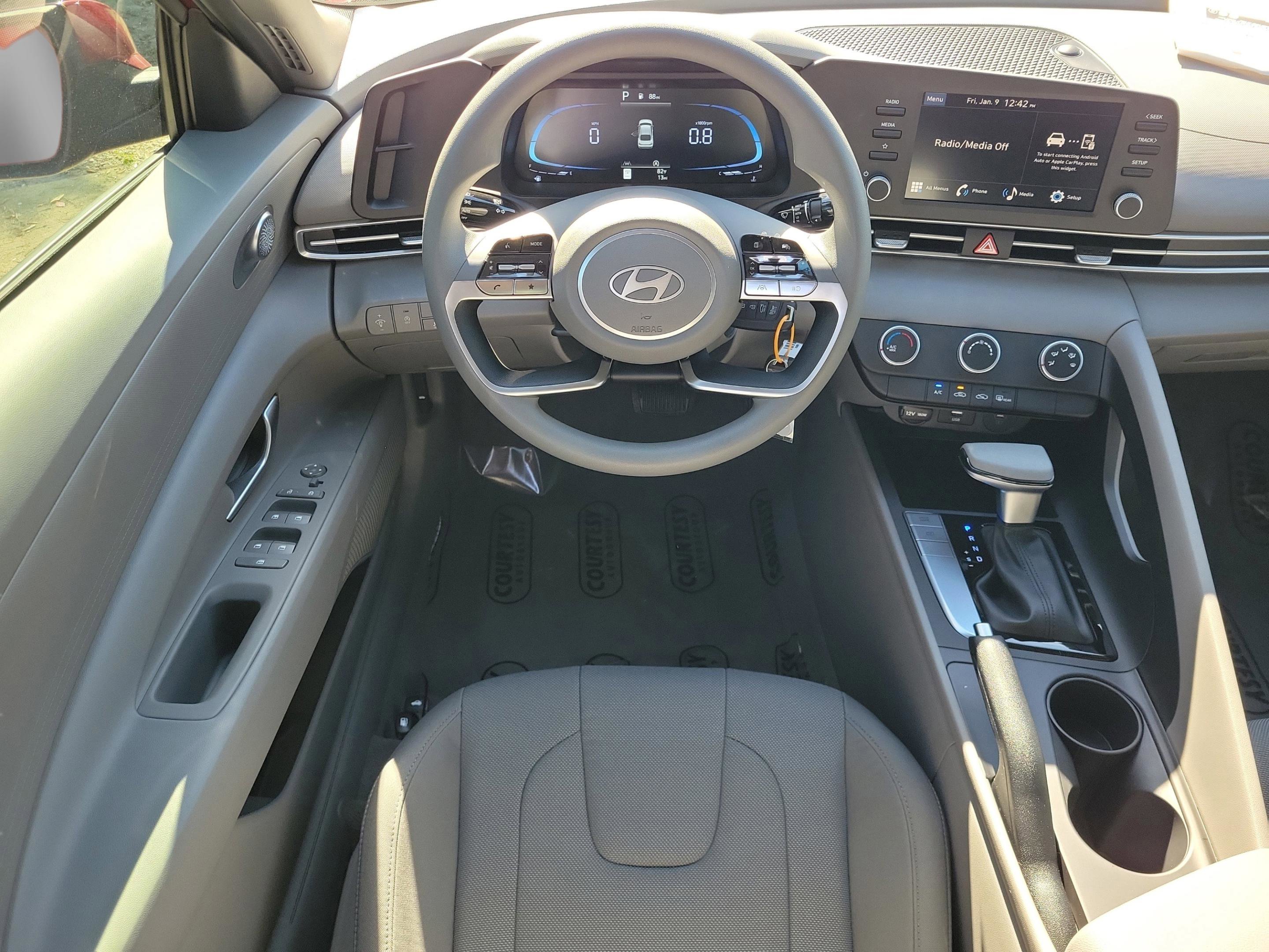 New 2026 Hyundai Elantra SE image 10