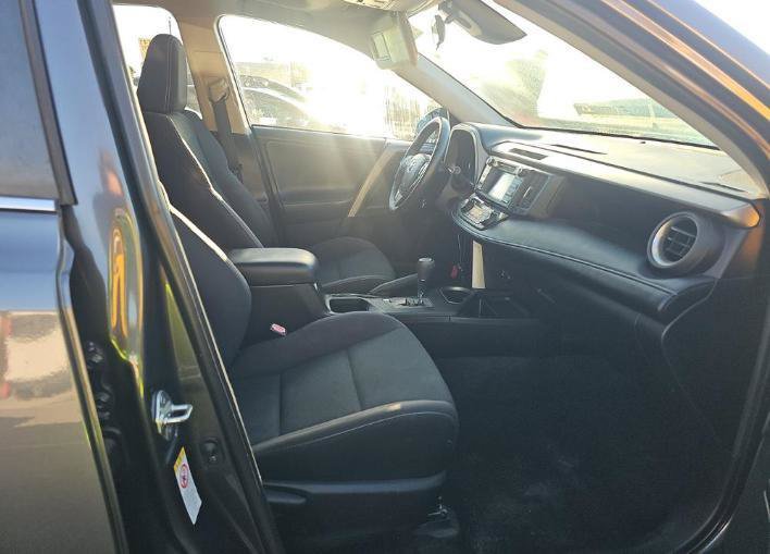 Used 2018 Toyota RAV4 XLE FWD image 8