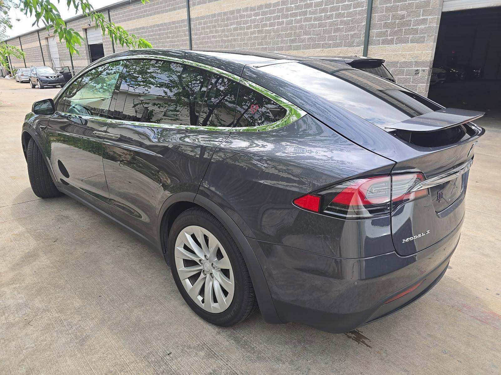 Used 2018 Tesla Model X 75D image 3