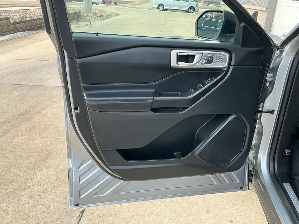 Used 2020 Ford Explorer Limited image 7