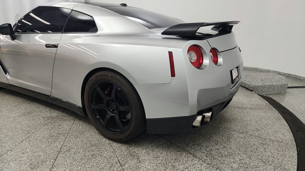 Used 2010 Nissan GT-R Premium AWD/4WD image 15