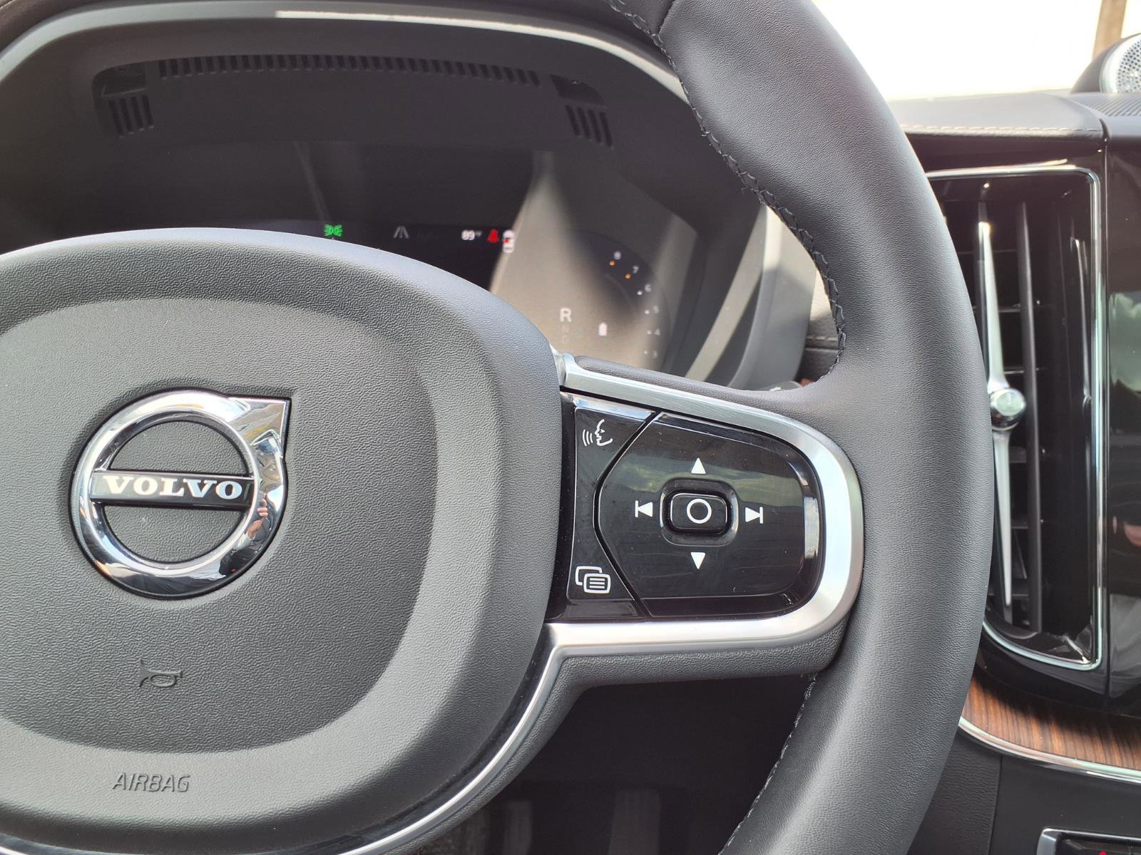 Certified 2023 Volvo XC60 B5 Ultimate image 28