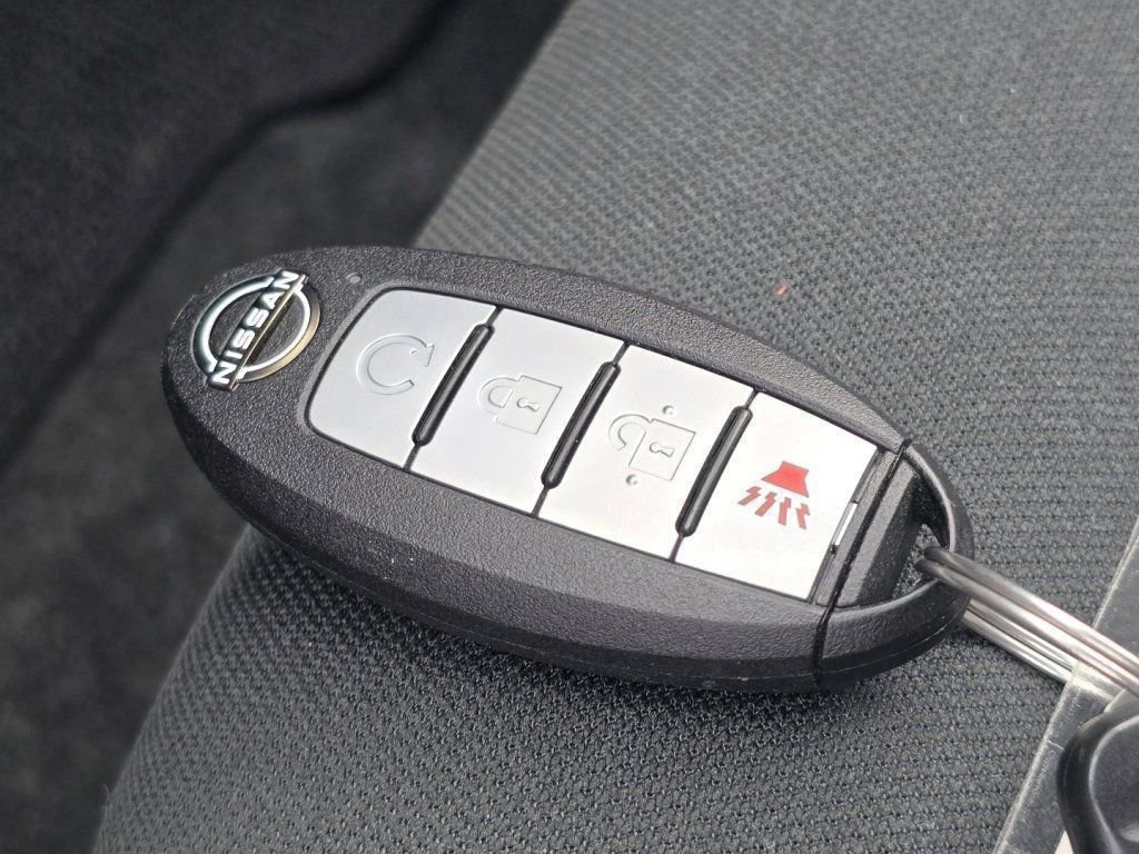 Used 2025 Nissan Frontier PRO-4X image 36