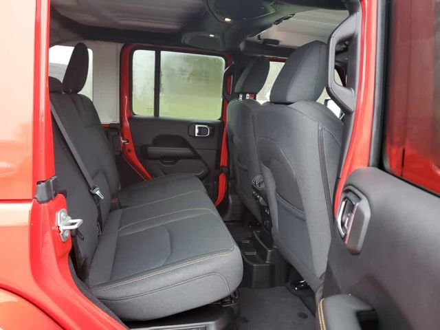 Used 2025 Jeep Wrangler Unlimited Sahara AWD/4WD image 23