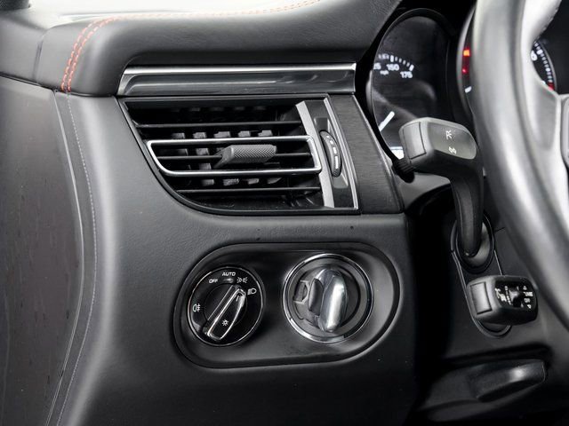 Certified 2024 Porsche Macan GTS image 11