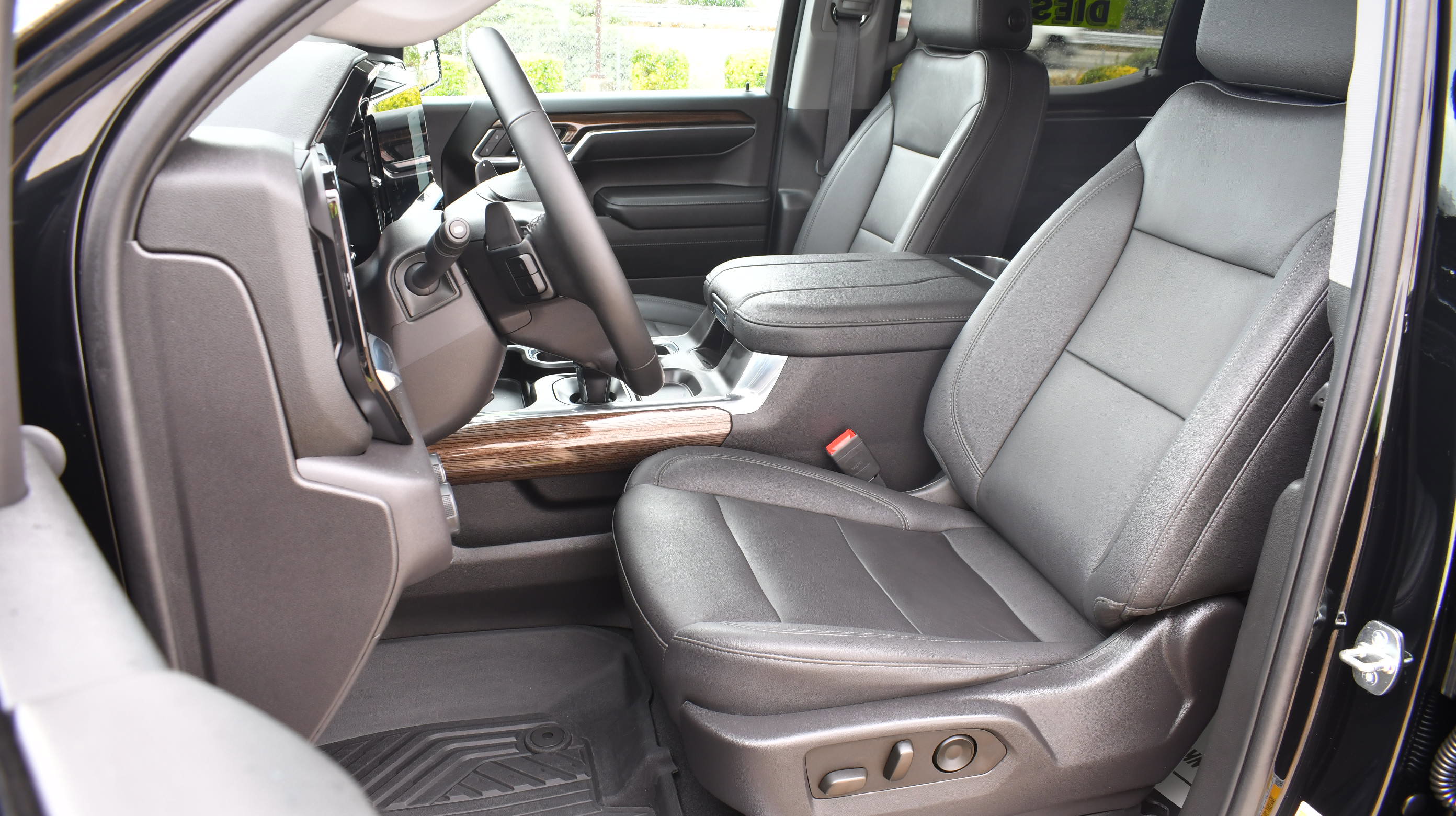Used 2023 Chevrolet Silverado 1500 LT Trail Boss w/ LT Trail Boss Premium Package AWD/4WD image 26