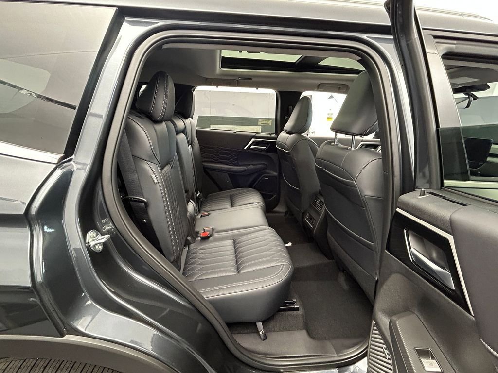 New 2026 Mitsubishi Outlander SEL FWD image 37