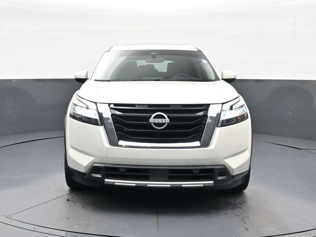 Certified 2023 Nissan Pathfinder Platinum FWD image 3