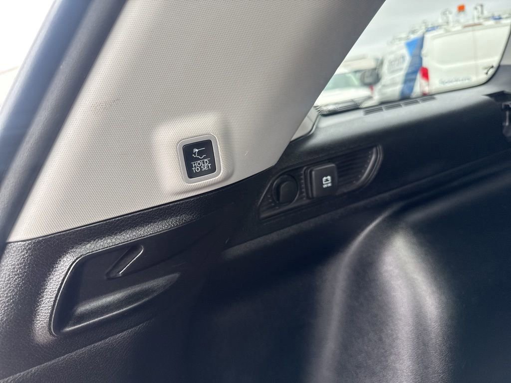 Used 2023 Jeep Grand Cherokee Limited w/ Black Appearance Package image 41