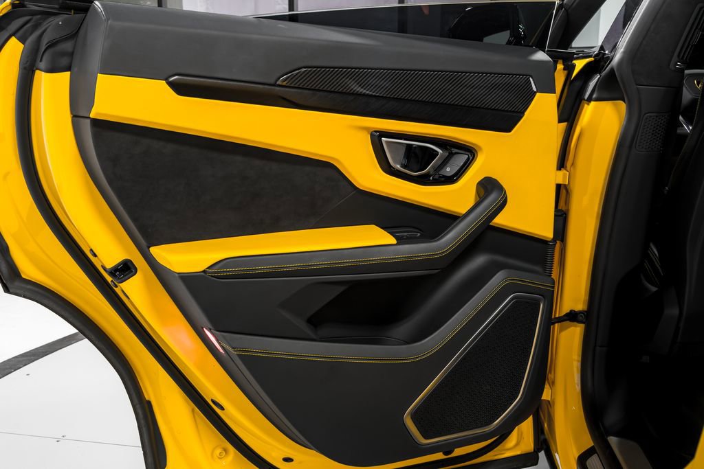Used 2022 Lamborghini Urus AWD/4WD image 28