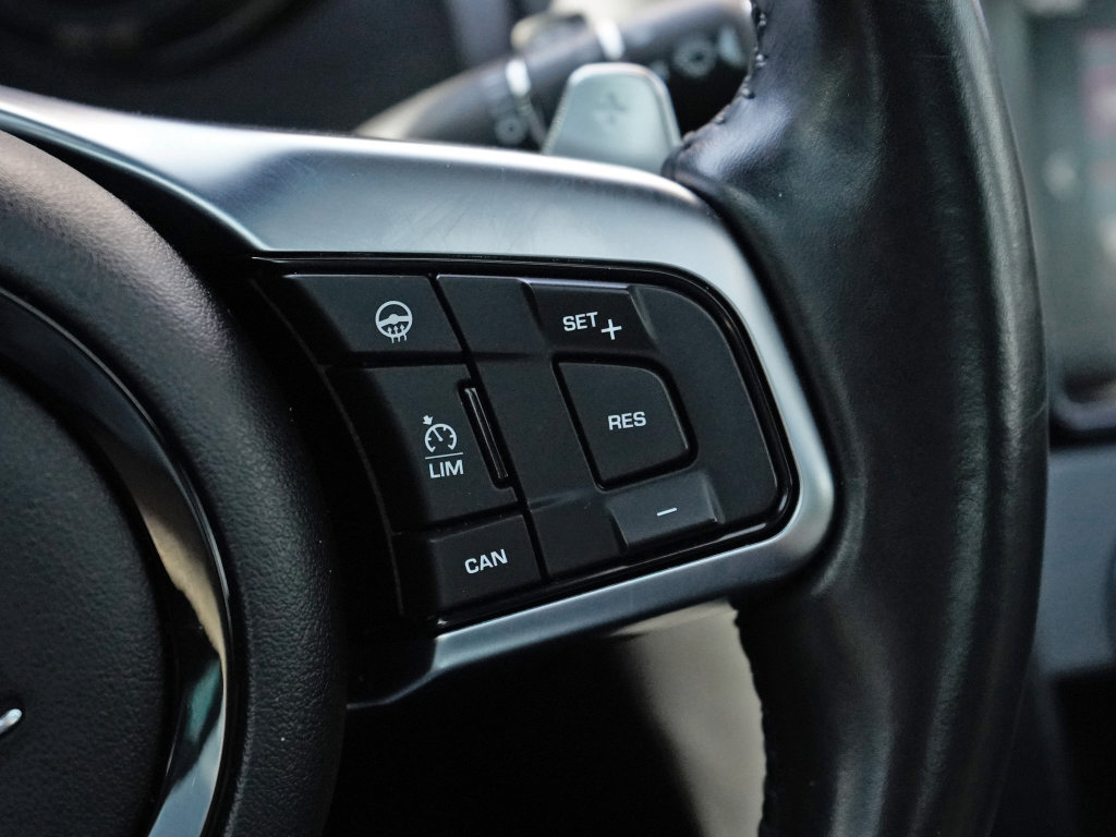 Used 2018 Jaguar F-TYPE Coupe RWD image 17