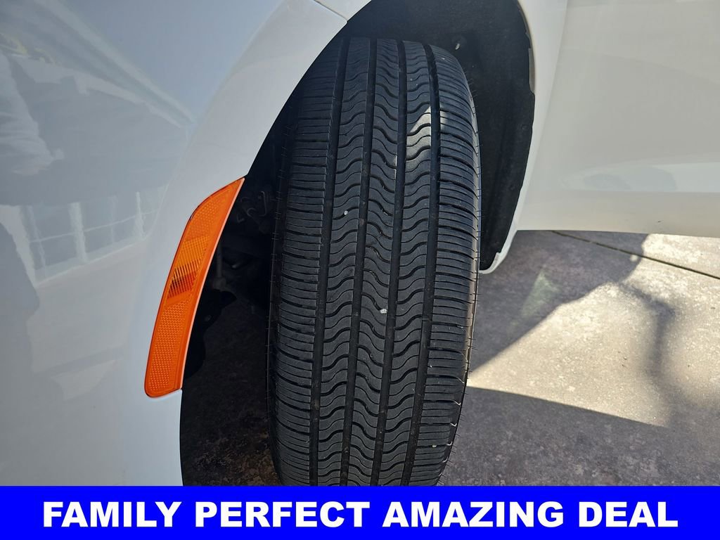 Used 2024 Chrysler Pacifica Select image 37