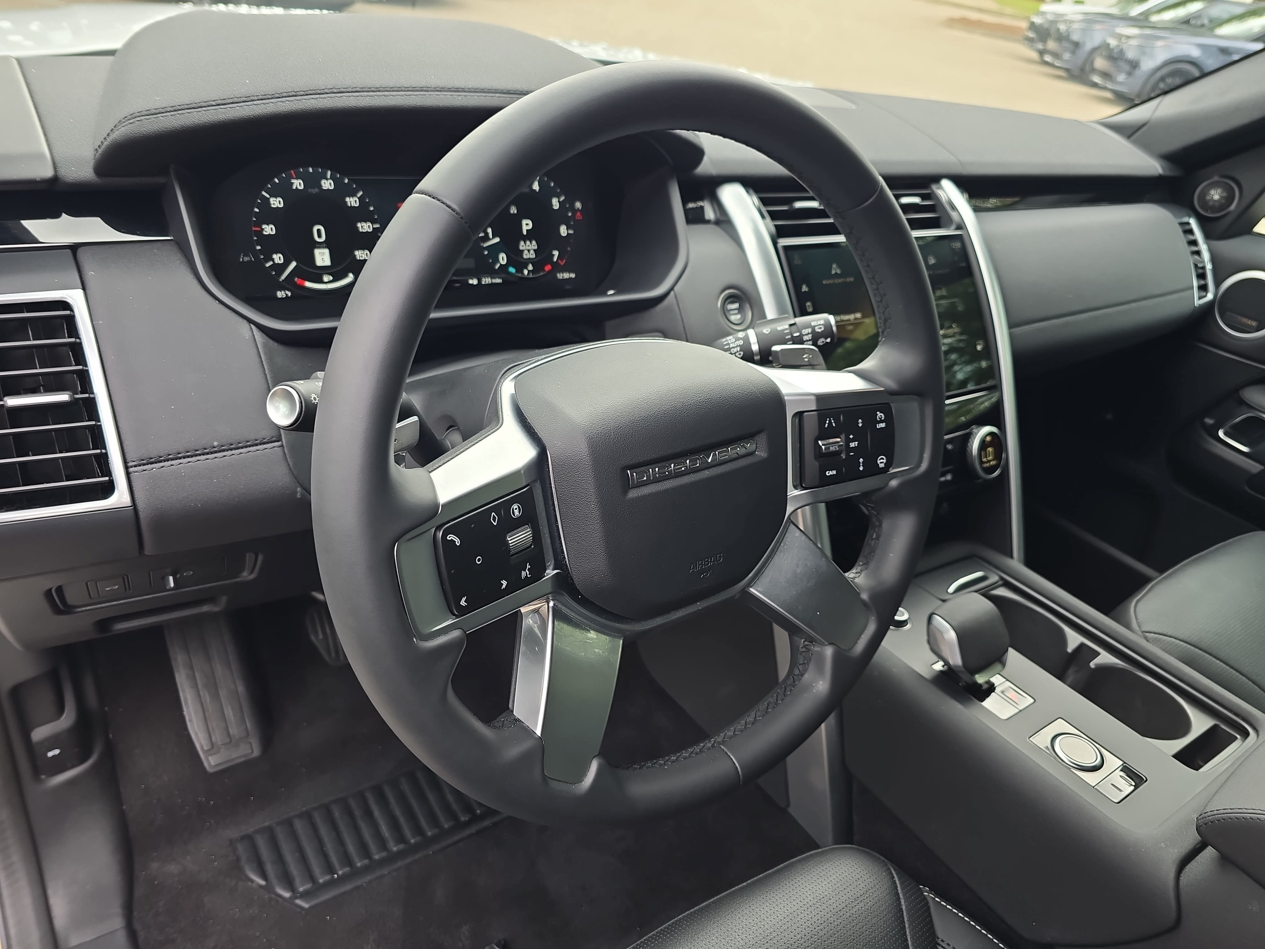 Certified 2025 Land Rover Discovery S AWD/4WD image 16