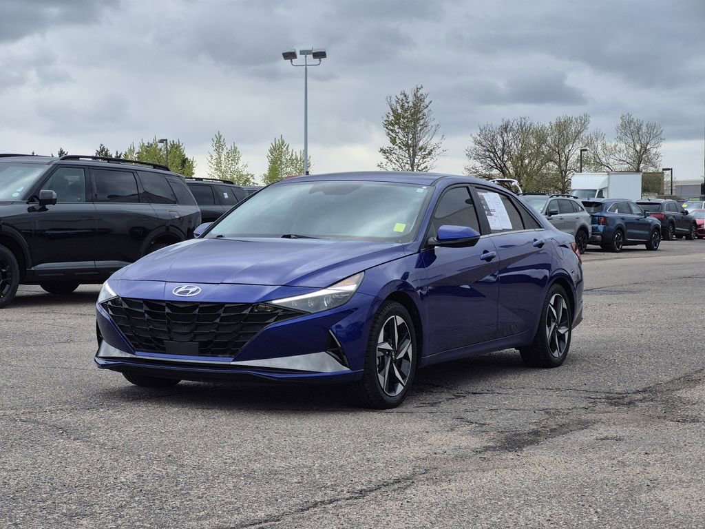 Used 2023 Hyundai Elantra Limited w/ Preferred Accessory Package FWD image 4