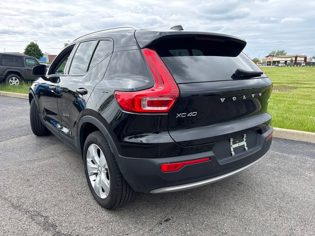 Used 2022 Volvo XC40 T5 Momentum AWD/4WD image 7