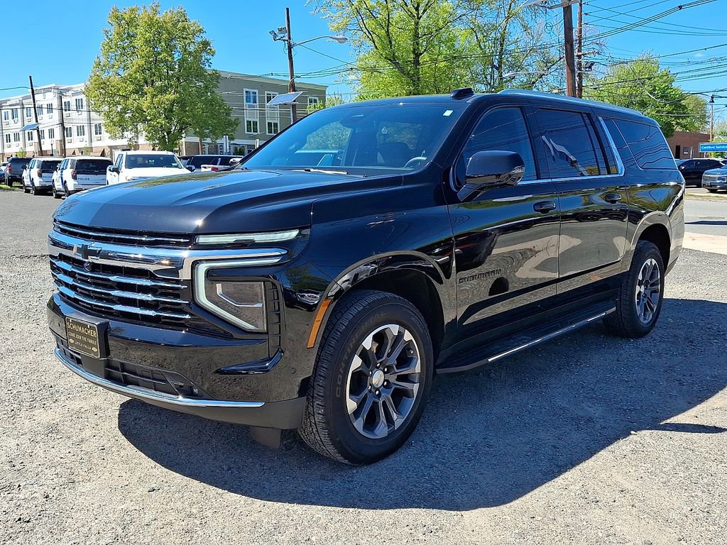 Used 2026 Chevrolet Suburban LT w/ Comfort Package AWD/4WD image 3