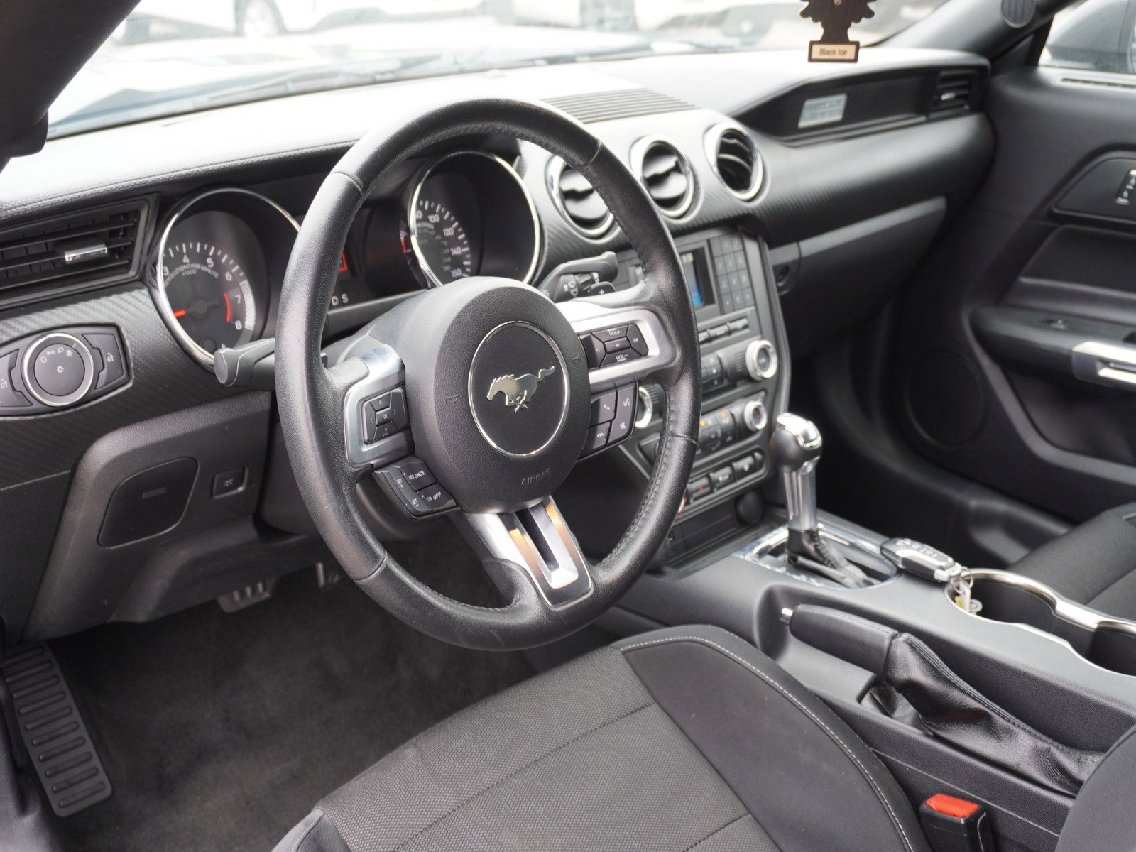 Used 2017 Ford Mustang Coupe image 12