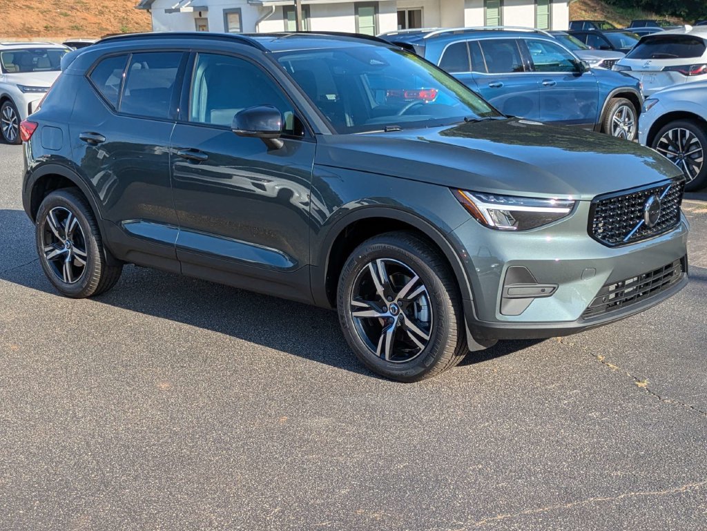 New 2026 Volvo XC40 B5 Core AWD/4WD image 8