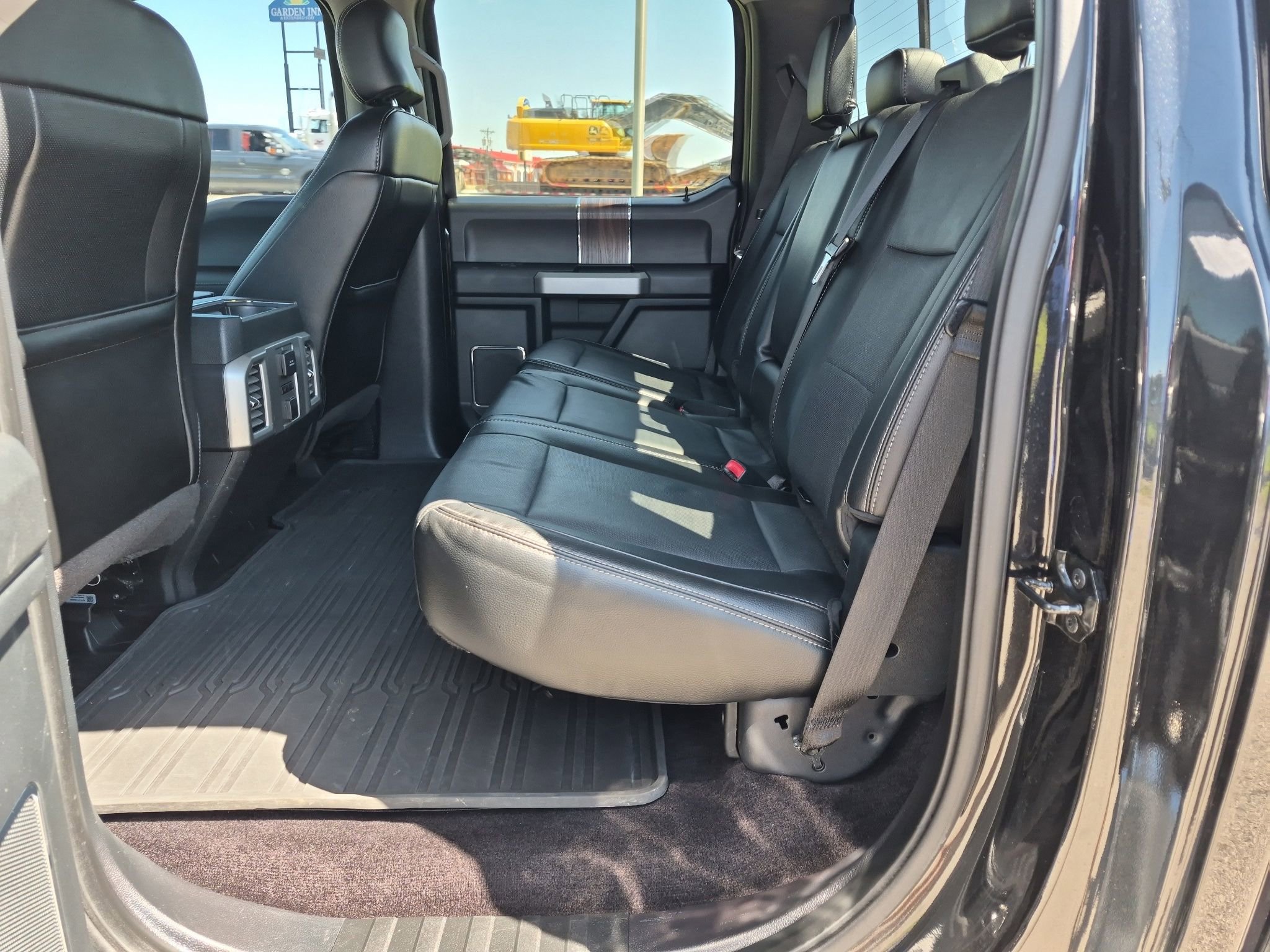 Used 2015 Ford F150 Lariat w/ Equipment Group 502A Luxury AWD/4WD image 27